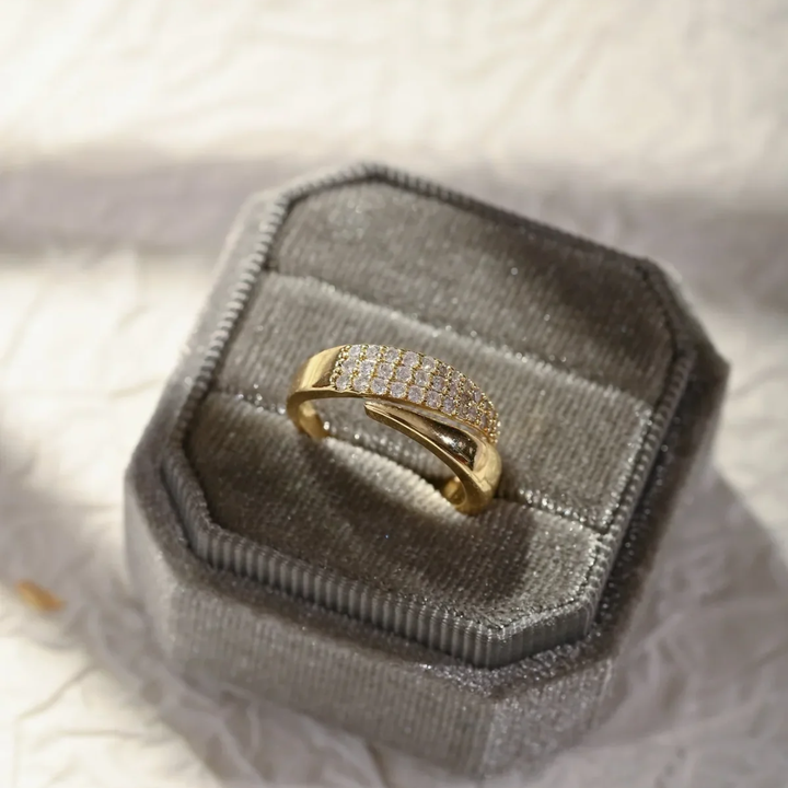 Elegant Gold Ring | Strength, hope and solidarity